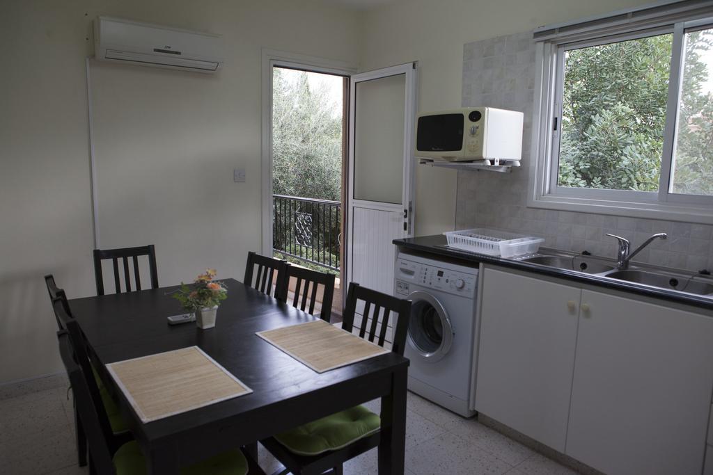 The Marilouize Apartment Peyia Cameră foto